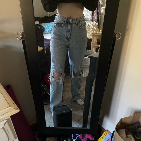 Divided Brand Ripped Jeans

Size 4 - Picture 5 of 5